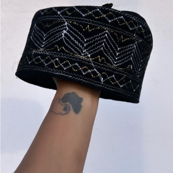 Crown. In my culture also known as Kofi He or SHE who wears a Powerful piece - Picture 4 of 4